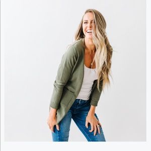 Meet your Posher, Danae